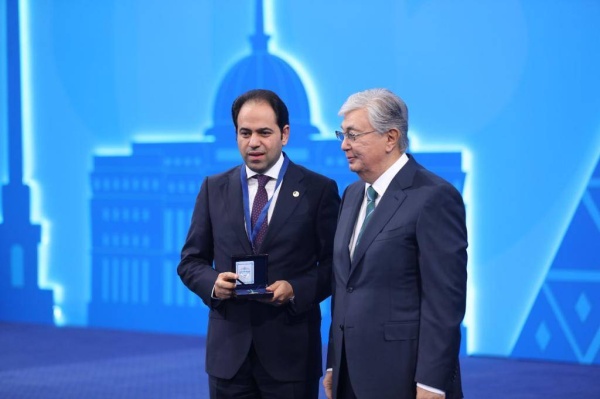 أوزبكستان تقلد الأمين العام لمجلس حكماء المسلمين "وسام التسامح الديني" تقديرا لجهوده