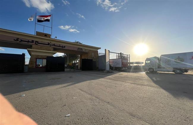 دعمًا لأهل غزة.. 40 شاحنة لـ"بيت الزكاة" تعبر ميناء رفح