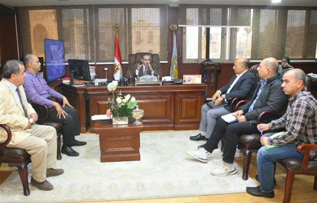محافظ الغربية يجتمع مع جهاز الخدمة الوطنية لبحث مستجدات الأعمال بمشروعات المحافظة 