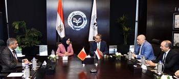   السفيرة البحرينية في القاهرة تلتقي رئيس الهيئة العامة للاستثمار والمناطق الحرة