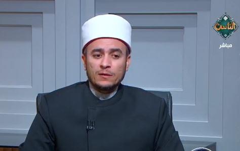 هل يجوز إخراج الزكاة للأقارب؟.. أمين الفتوى يجيب