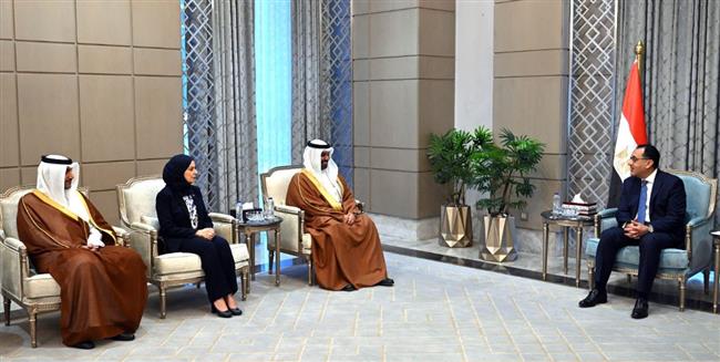 رئيس الوزراء يلتقى وزير المالية البحريني 