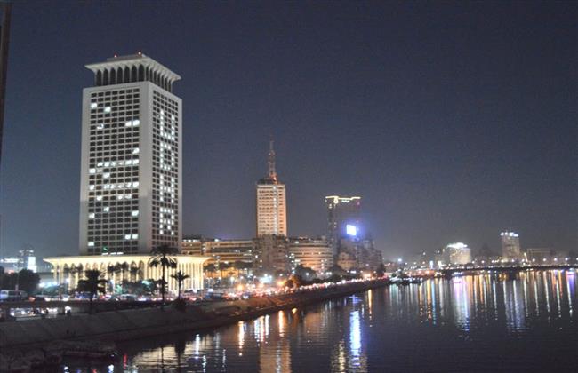 إضاءة مبنى الخارجية احتفالاً بمرور 115 عاماً على تدشين العلاقات الدبلوماسية بين مصر وصربيا 