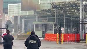   مقتل شخصين في انفجار عند نقطة تفتيش بين نيويورك وكندا