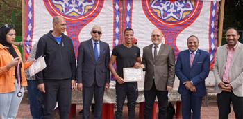   تكريم أوائل الطلاب بالمهرجان الرياضي للجامعات المصرية "الكروس فت" بسوهاج