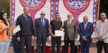 تكريم أوائل الطلاب بالمهرجان الرياضي للجامعات المصرية "الكروس فت" بسوهاج