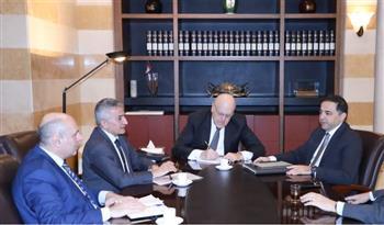 ميقاتي يبحث مع وزير المالية سبل استمرار التوازن النقدي بالأسواق