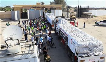   مصدر: إدخال مئات الشاحنات بالمساعدات الإغاثية والطبية والوقود إلى كافة مناطق قطاع غزة