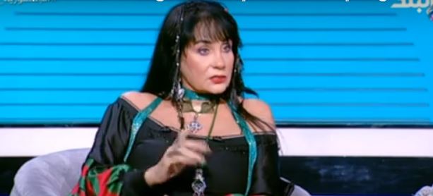 سحر رامي تكشف سر شعرها المميز.. فيديو