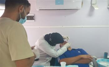الكشف على 228 مواطنًا بمختلف التخصصات خلال قافلة طبية بمركز إيتاي البارود
