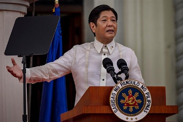 الرئيس الفلبيني يعفو عن عدد من المتمردين السابقين في إطار مبادرة السلام الشاملة