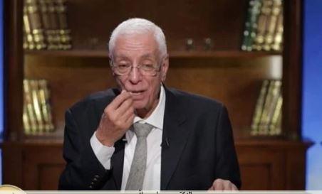 كيف تحمي طفلك من تدخين السجائر.. حسام موافي يقدم نصائح للأسرة