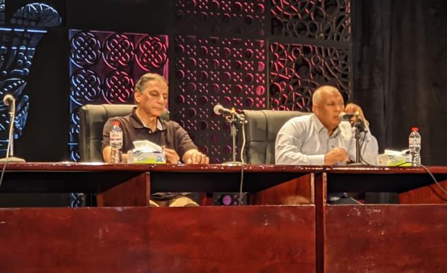 مستشار رئيس الجمهورية ومحافظ الوادي الجديد يلتقيان أهالي الداخلة