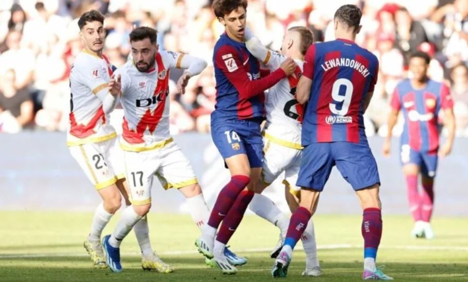الدوري الإسباني.. برشلونة يفقد نقطتين بتعادله أمام رايو فاليكانو