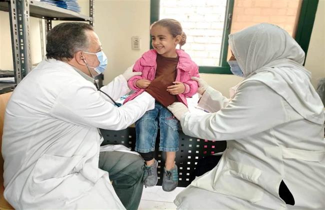 المنيا.. الكشف على 1539 حالة خلال قافلة طبية ضمن "حياة كريمة"