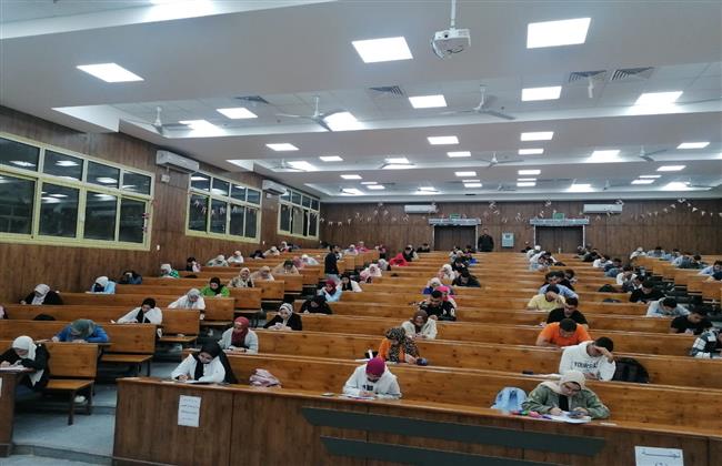 جامعة جنوب الوادي الأهلية.. حاسبات وذكاء اصطناعي تنتهي من امتحانات الميدترم