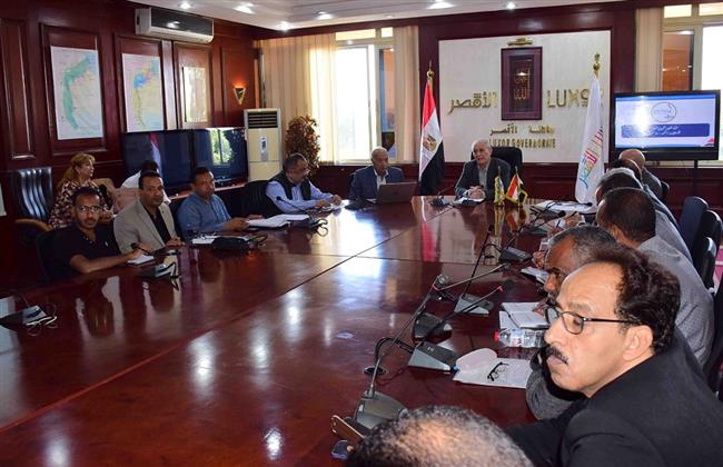 الأقصر.. المحافظ يتابع سير أعمال مشروع شبكة القطار الكهربائي السريع - الخط الأزرق