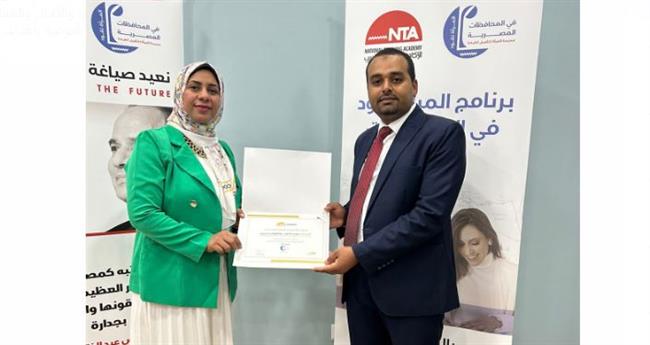 بالصور| تكريم المشاركين من جامعة جنوب الوادي في برنامج "المرأة تقود في المحافظات المصرية" 