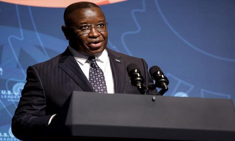 رئيس سيراليون يعلن حظر التجول بعد هجوم مسلح على مخزن للجيش