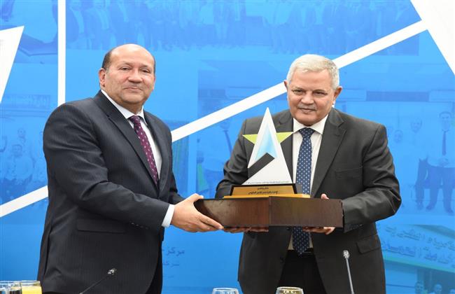 بالصور.. الفائزين بالمراكز الأولى لجائزة القابضة لمياه الشرب في مجالي خدمة العملاء والخط الساخن