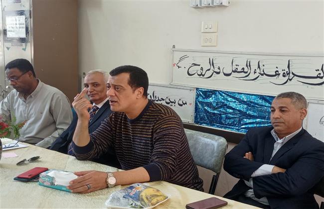 قنا.. "السيد" يشدد على تنمية الوعي السياسي لدى طلاب التعليم الفني
