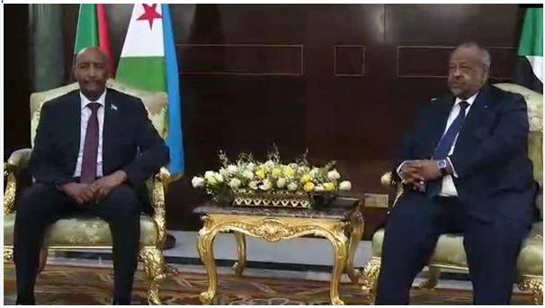 البرهان ورئيس جيبوتي يبحثان تعزيز العلاقات بين البلدين