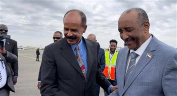   البرهان يلتقي بالرئيس الإريتري أسياس أفورقي بمطار أسمرا