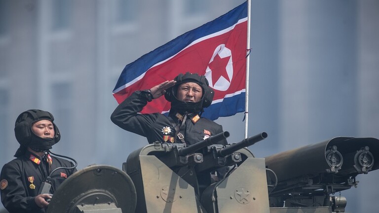 كوريا الشمالية تعيد بناء نقاط الحراسة وتنشر أسلحة ثقيلة على طول الحدود بين الكوريتين