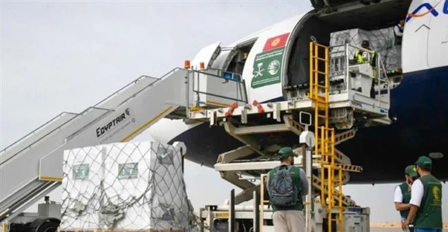 وصول 7 طائرات مساعدات إلى مطار العريش تمهيدا لنقلها إلى غزة