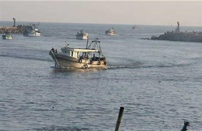 استئناف رحلات الصيد من ميناء البرلس بعد توقفها يومين