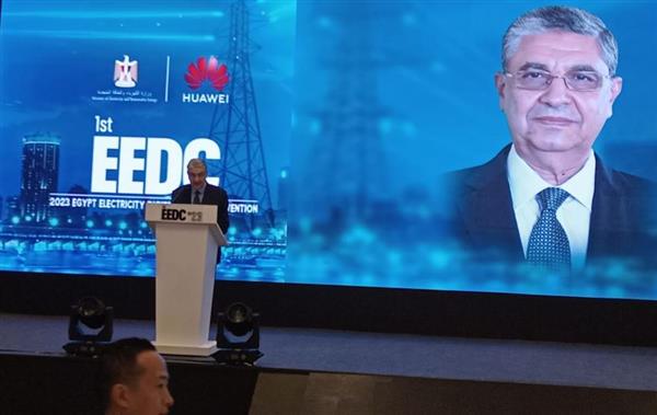 وزير الكهرباء يلقي كلمة في افتتاح مؤتمر "التحول الرقمي في شبكات التوزيع"