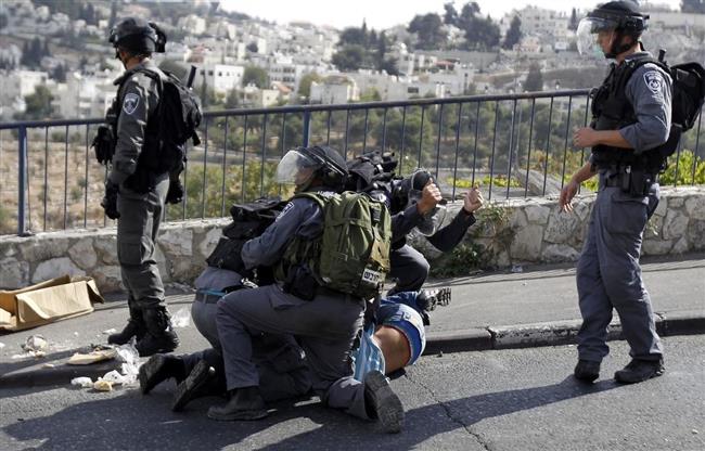 الاحتلال يعتقل 3 مواطنين من القدس المحتلة