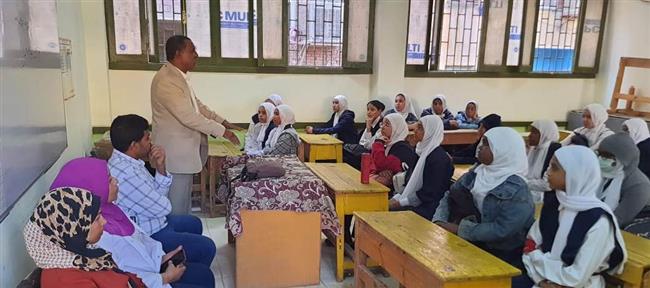 أسوان.. تنظيم ندوتين لنشر ثقافة السلامة والصحة المهنية بين طلاب التعليم الأساسى