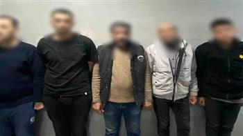   ضبط 5 أشخاص بتهمة انتحال صفة رجال شرطة وسرقة مبلغ مالي بدمياط