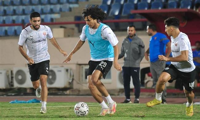 الدوري المصري.. القندوسي يقود هجوم سيراميكا أمام بيراميدز