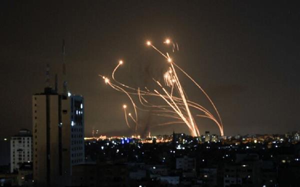 دانا أبو شمسية: ثلاثة انفجارات تهز تل أبيب دون انطلاق صواريخ اعتراضية