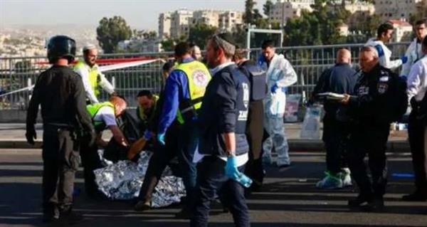قوات الاحتلال الإسرائيلي تقتحم منازل أسرة منفذي عملية إطلاق نار في القدس