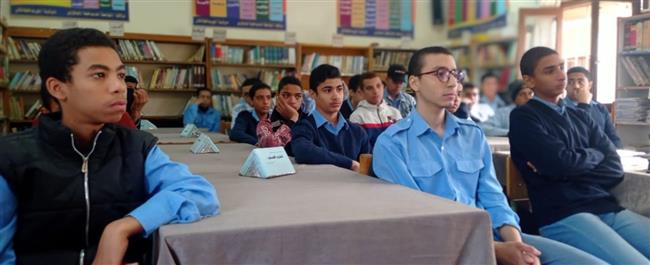 العمل: 3 ندوات للتوعية بالسلامة والصحة المهنية بمدارس سوهاج 