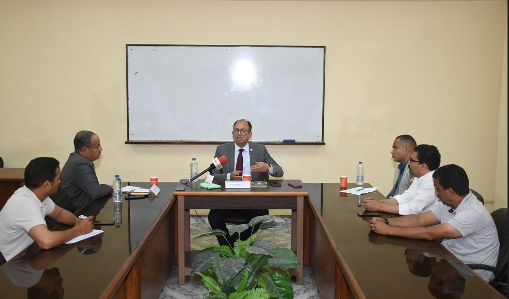 الدكتور السيد قنديل رئيس جامعة حلوان: مواجهة التحديات حولت العجز المالي إلى فائض