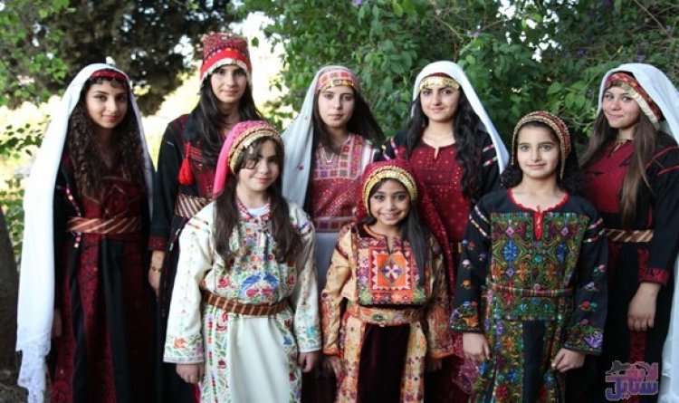 الزي الفلسطيني.. حكايات محفورة في صفحات التاريخ