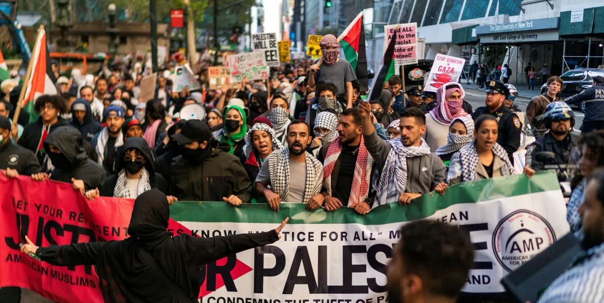 10 آلاف يتظاهرون في وسط فيينا ضد الحرب الإسرائيلية على غزة وتضامنًا مع فلسطين