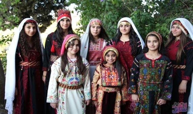 الزي الفلسطيني.. حكايات محفورة في صفحات التاريخ
