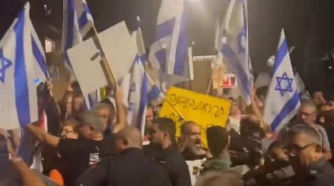 "القاهرة الإخبارية": متظاهرون فى تل أبيب يطالبون نتنياهو بالاستقالة فورًا