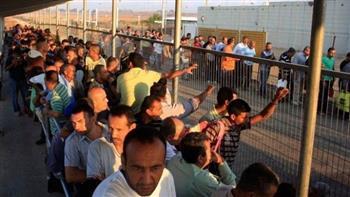 الجارديان تسلط الضوء على معاناة العمال الفلسطينيين العالقين في إسرائيل