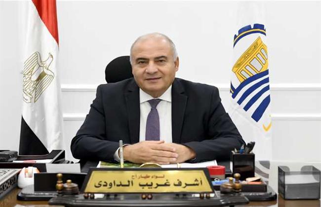 محافظ قنا يكرم عاملين بمشروعات الأمن الغذائى ليقظتهم واخلاصهم
