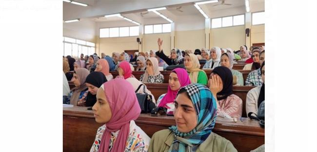آداب الزقازيق تنظم تدريبات عملية للطلاب الجدد بقسم اللغة الإنجليزية
