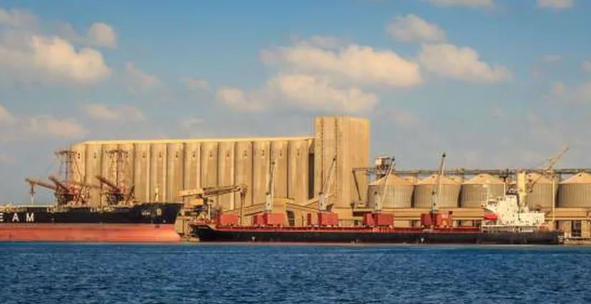 ميناء دمياط يستقبل سفينتين محملتين بالقمح من أوكرانيا وبلغاريا