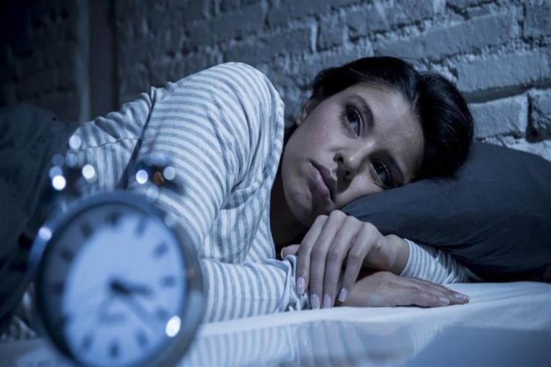 خطوات بسيطة للتغلب على كثرة التفكير والأرق قبل النوم.. تعرف عليها