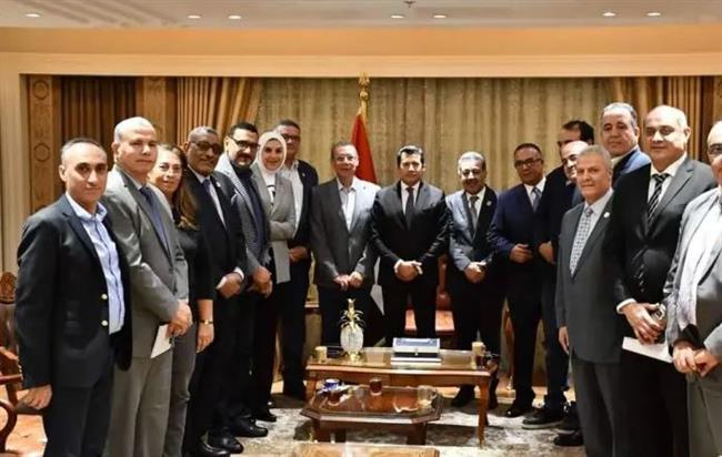 وزير الرياضة يناقش خطة الاتحاد المصري للكرة الطائرة استعدادا للأولمبياد