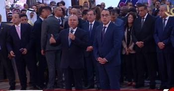 رئيس الوزراء يستمع لشرح من وزير النقل حول معرض ومؤتمر النقل الذكي